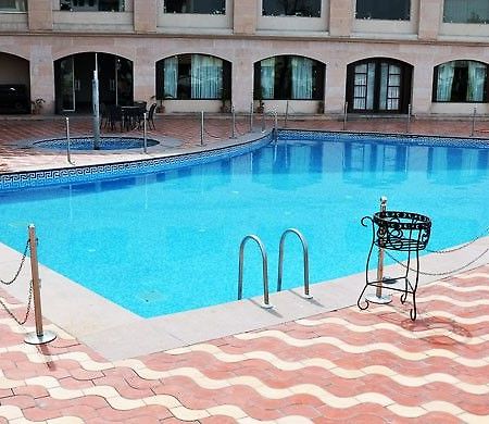 Hotel Ark Continental Rudrapur Екстериор снимка